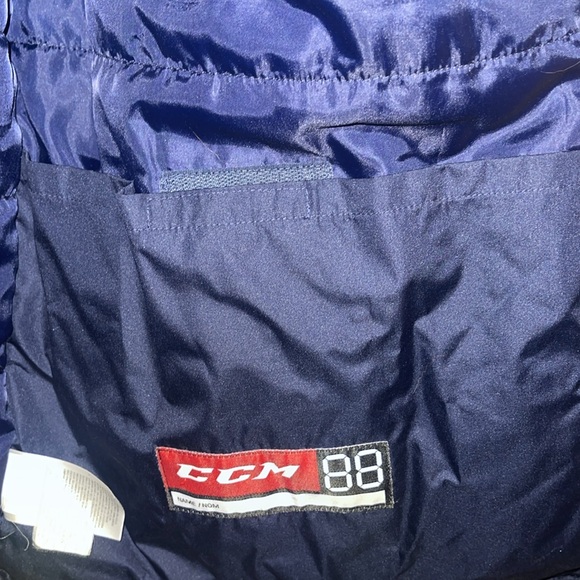 CCM hockey coat - Picture 6 of 12
